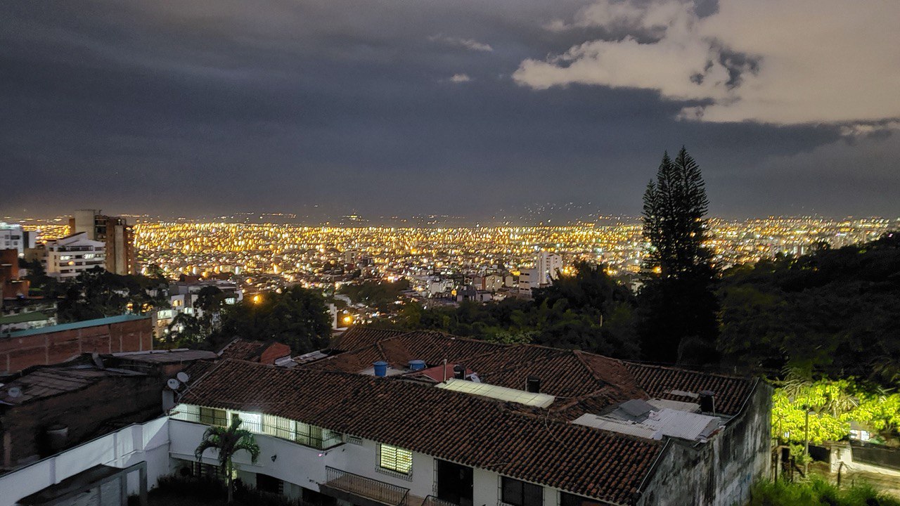 Personas conectando en Medellín